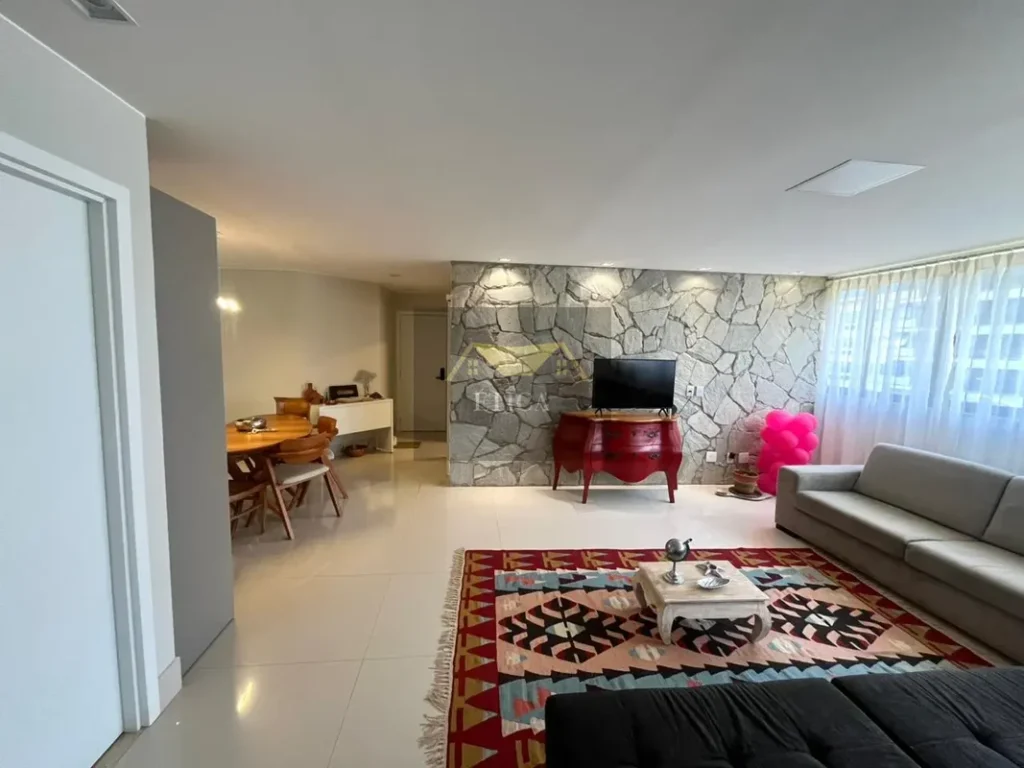 Apartamento reformado, 2 suítes, no Noroeste