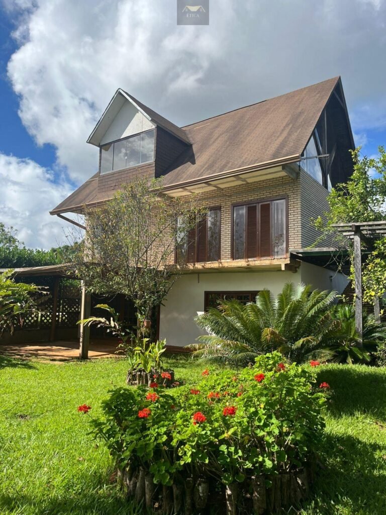 Chácara de 21.000 m² com 3 casas, Lago Oeste