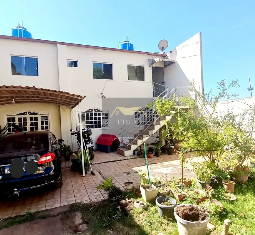 Lote com casa e 3 kitnets em Vicente Pires